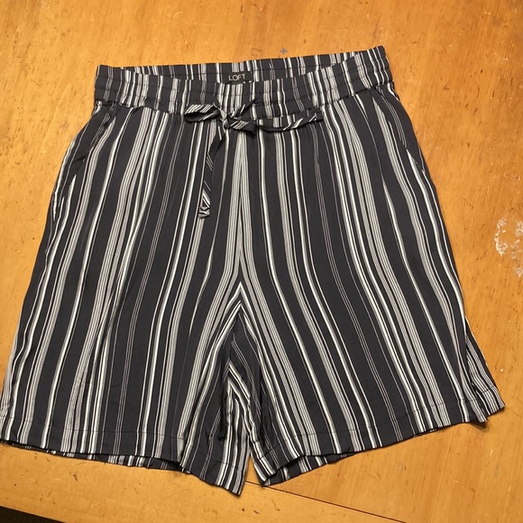 Ann Taylor LOFT Black & White Striped Shorts New - Picture 8 of 10